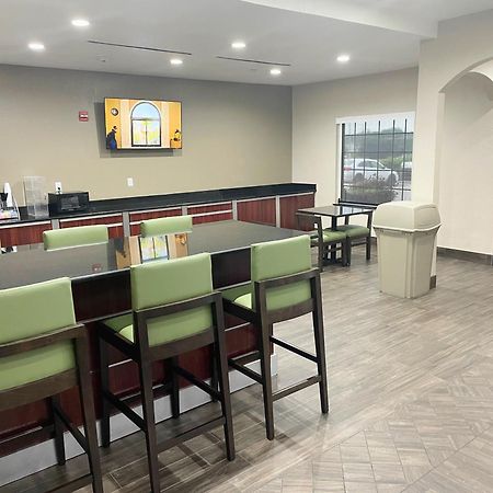 Super 8 By Wyndham San Antonio/Alamodome Area Otel Dış mekan fotoğraf