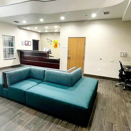 Super 8 By Wyndham San Antonio/Alamodome Area Otel Dış mekan fotoğraf