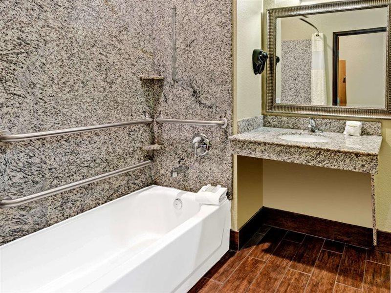 Super 8 By Wyndham San Antonio/Alamodome Area Otel Dış mekan fotoğraf