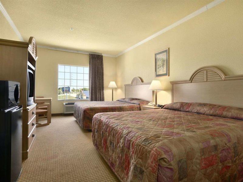 Super 8 By Wyndham San Antonio/Alamodome Area Otel Dış mekan fotoğraf