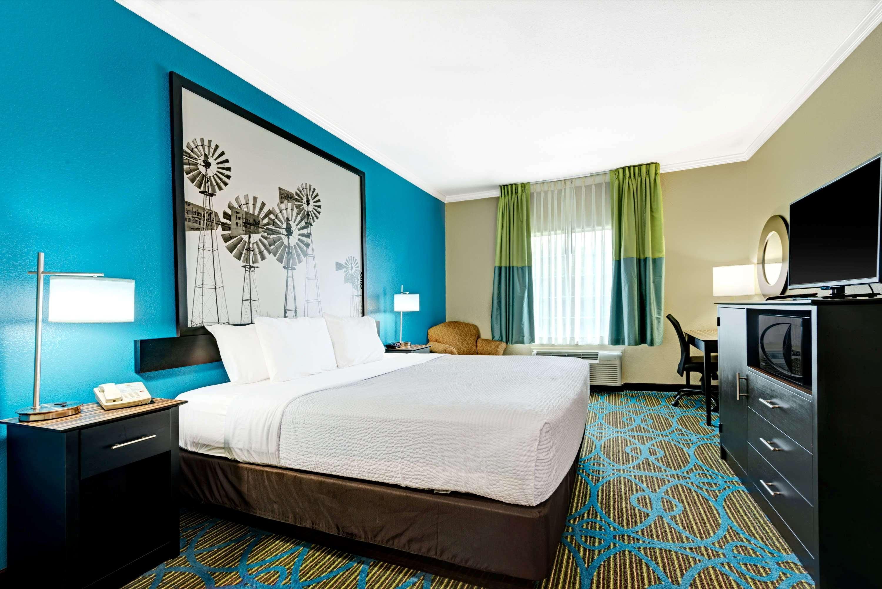 Super 8 By Wyndham San Antonio/Alamodome Area Otel Dış mekan fotoğraf