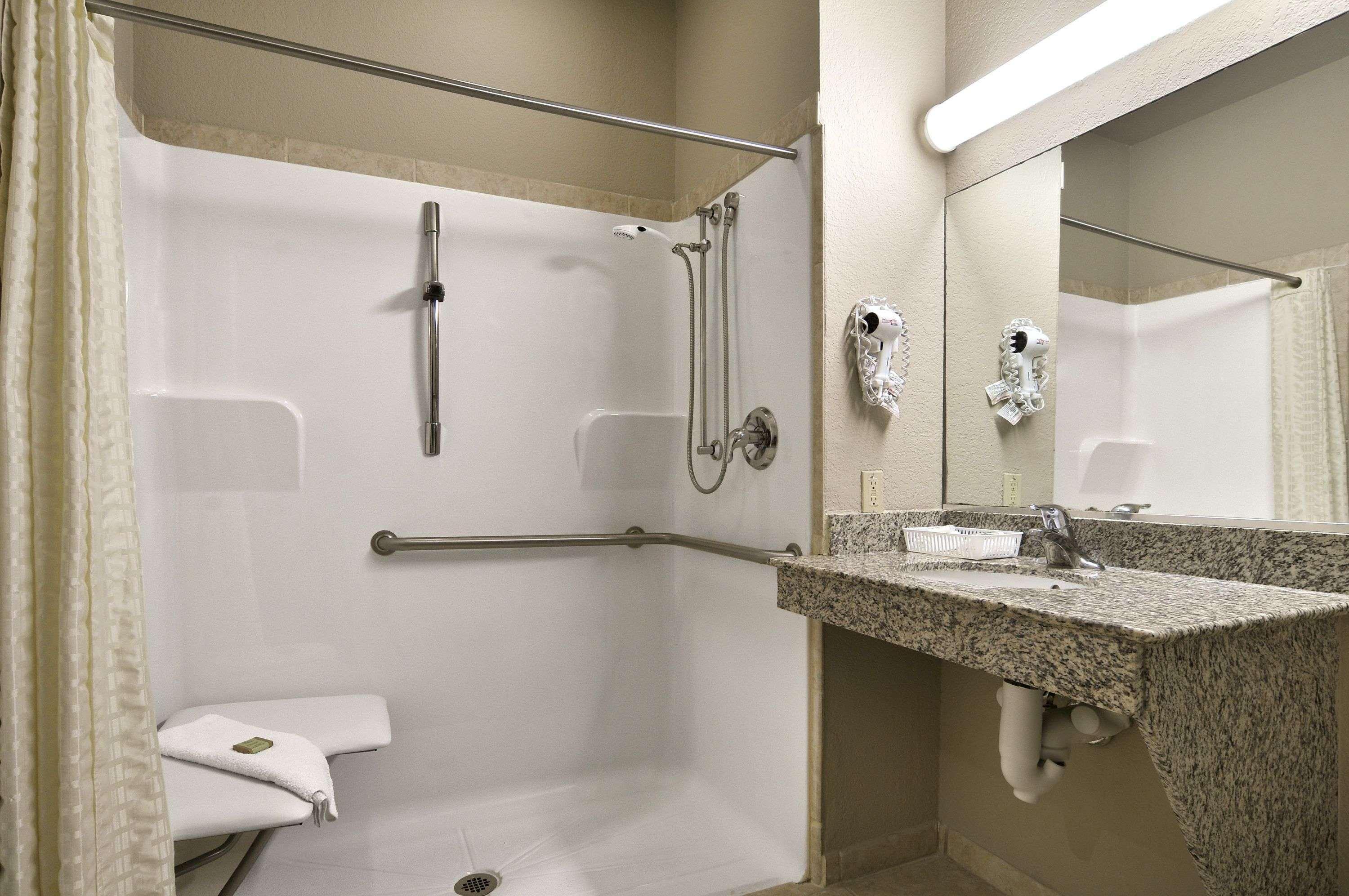 Super 8 By Wyndham San Antonio/Alamodome Area Otel Dış mekan fotoğraf