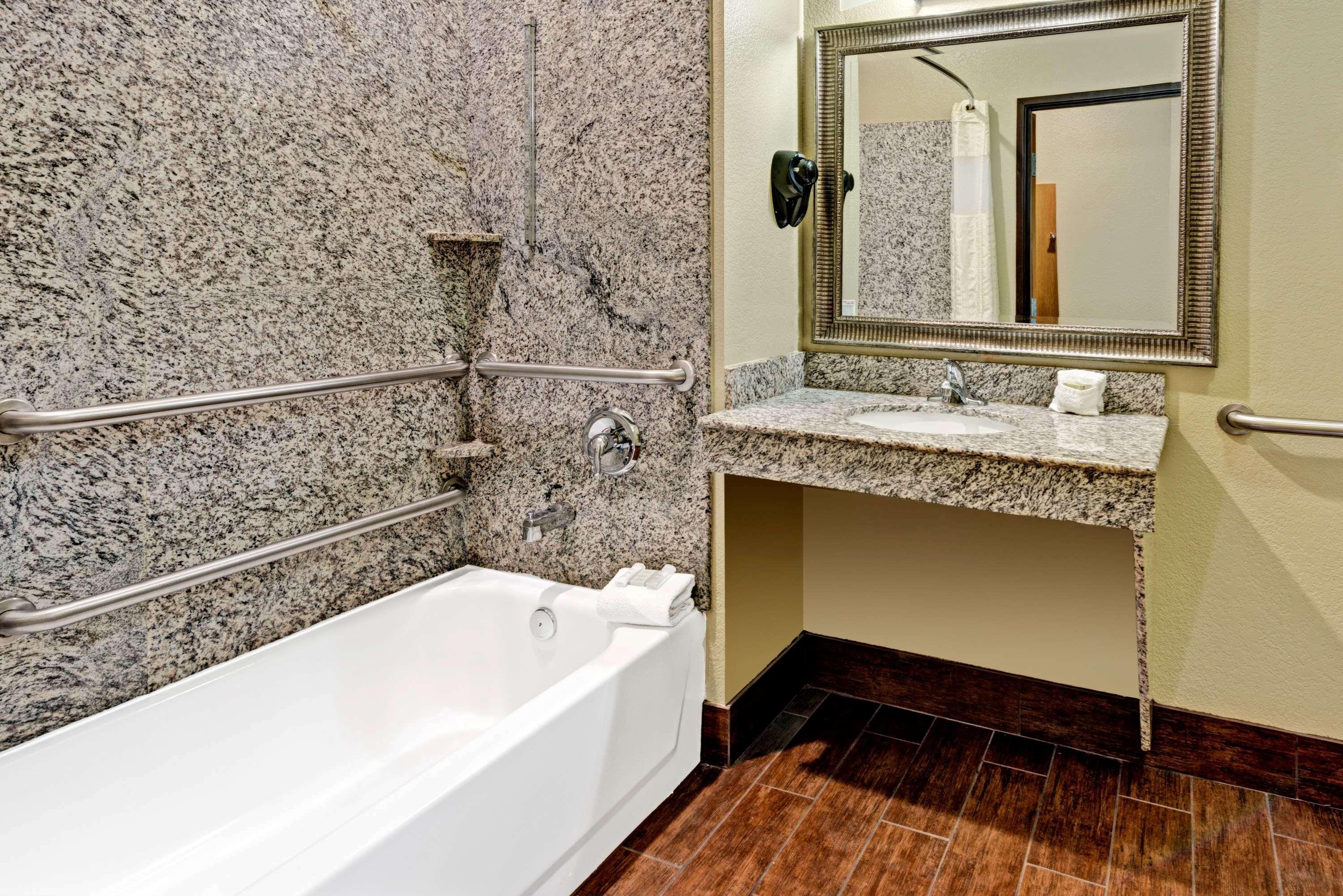 Super 8 By Wyndham San Antonio/Alamodome Area Otel Dış mekan fotoğraf