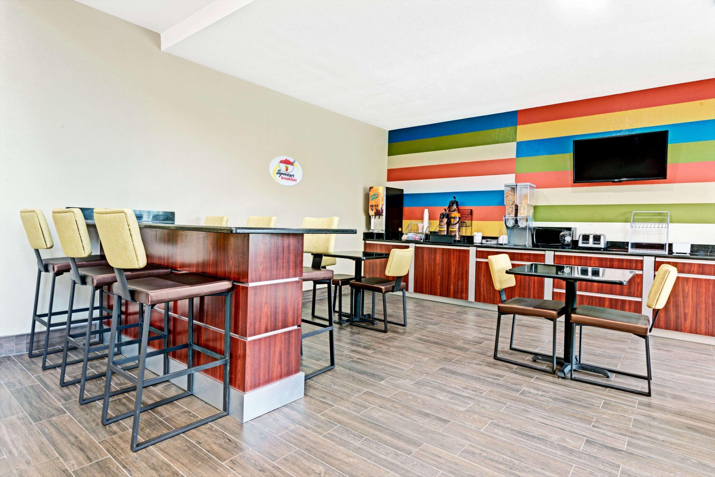 Super 8 By Wyndham San Antonio/Alamodome Area Otel Dış mekan fotoğraf