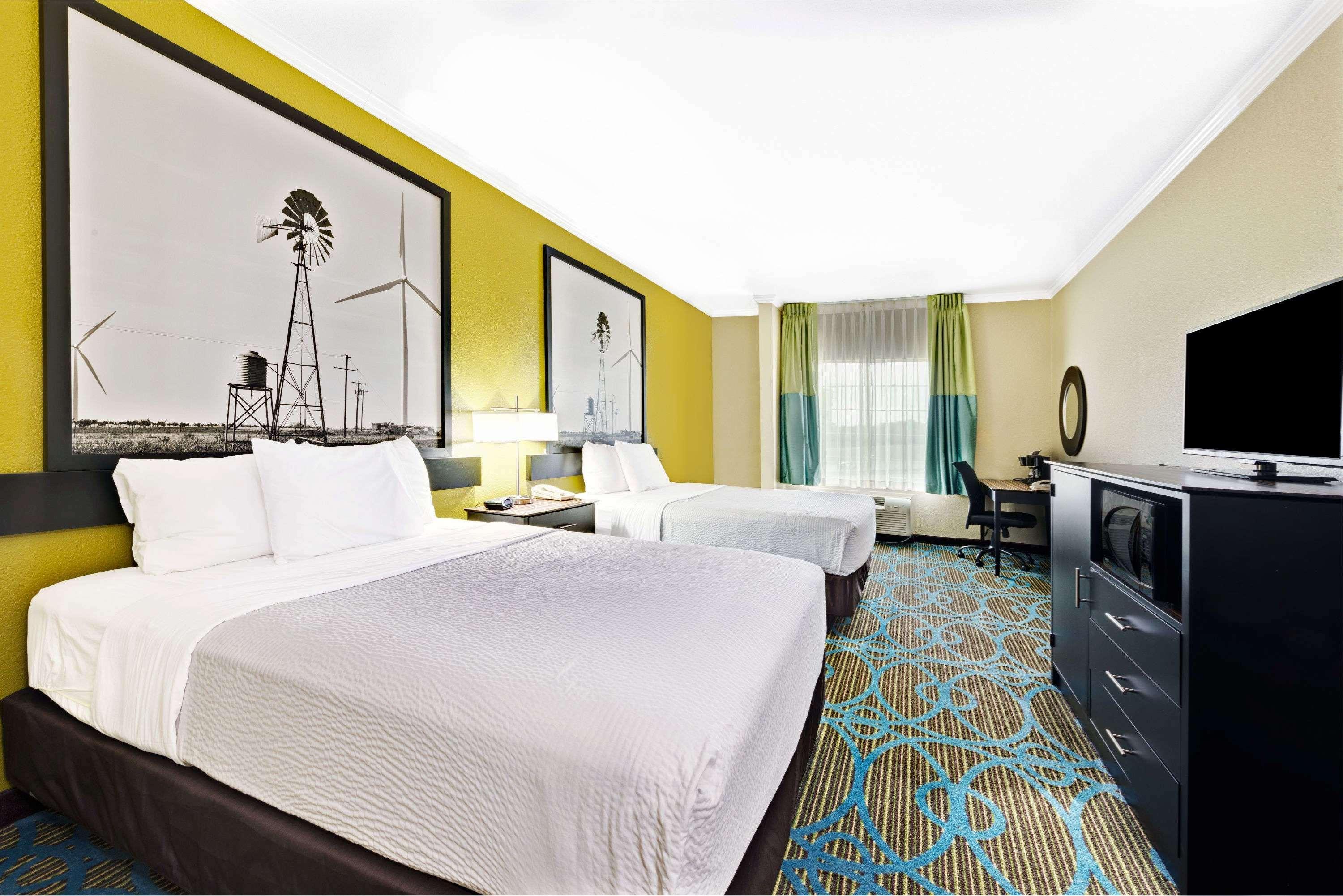 Super 8 By Wyndham San Antonio/Alamodome Area Otel Dış mekan fotoğraf