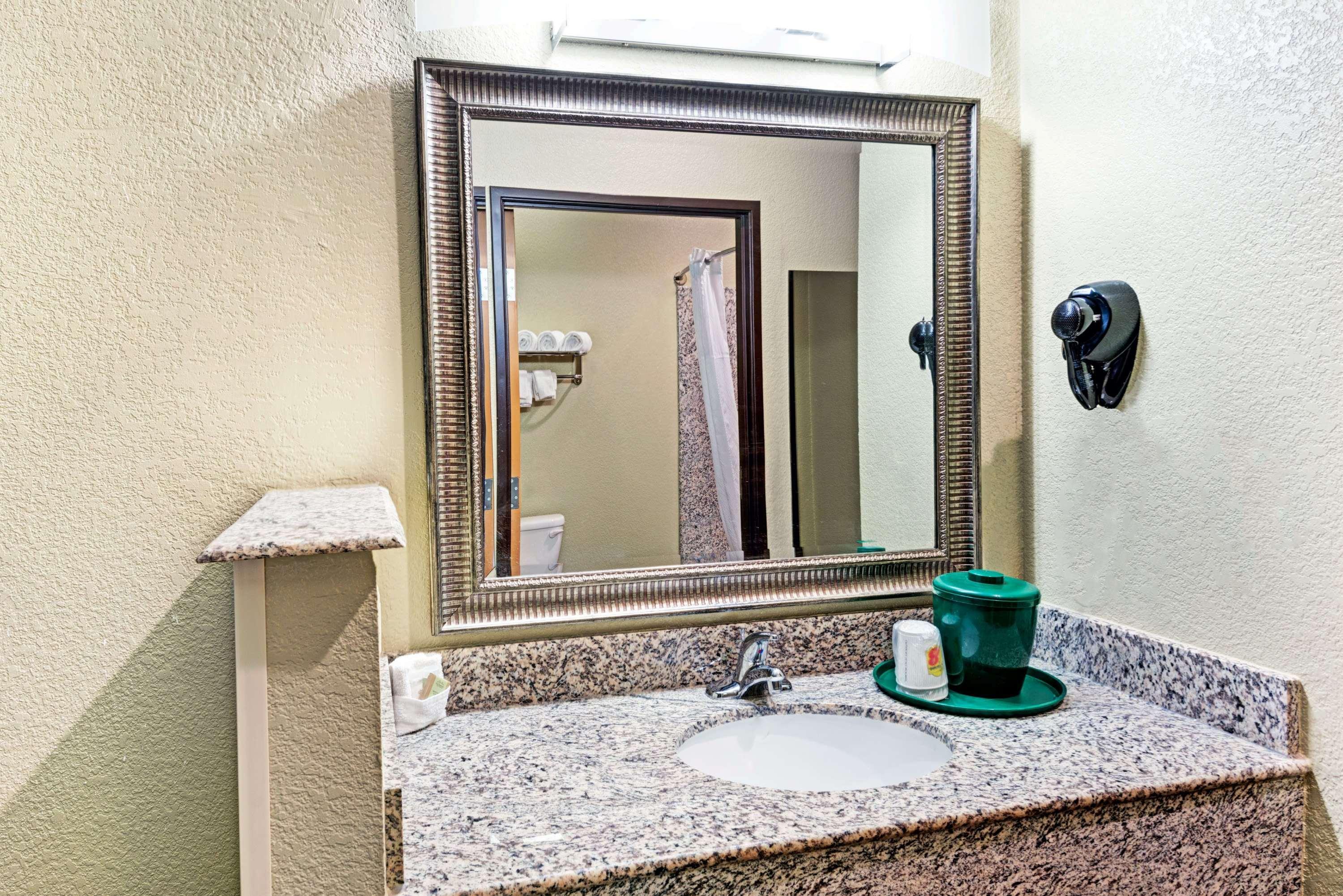 Super 8 By Wyndham San Antonio/Alamodome Area Otel Dış mekan fotoğraf