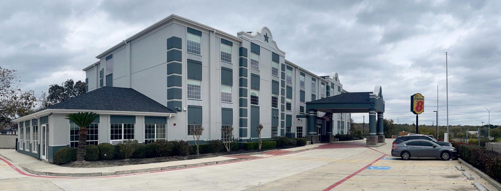 Super 8 By Wyndham San Antonio/Alamodome Area Otel Dış mekan fotoğraf