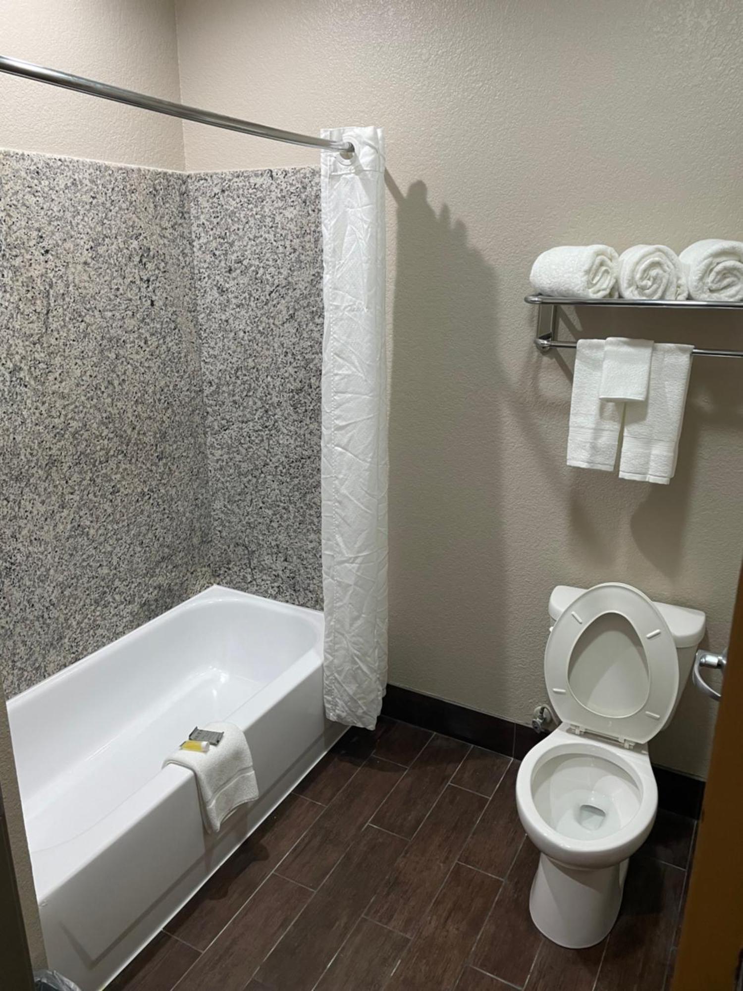 Super 8 By Wyndham San Antonio/Alamodome Area Otel Dış mekan fotoğraf
