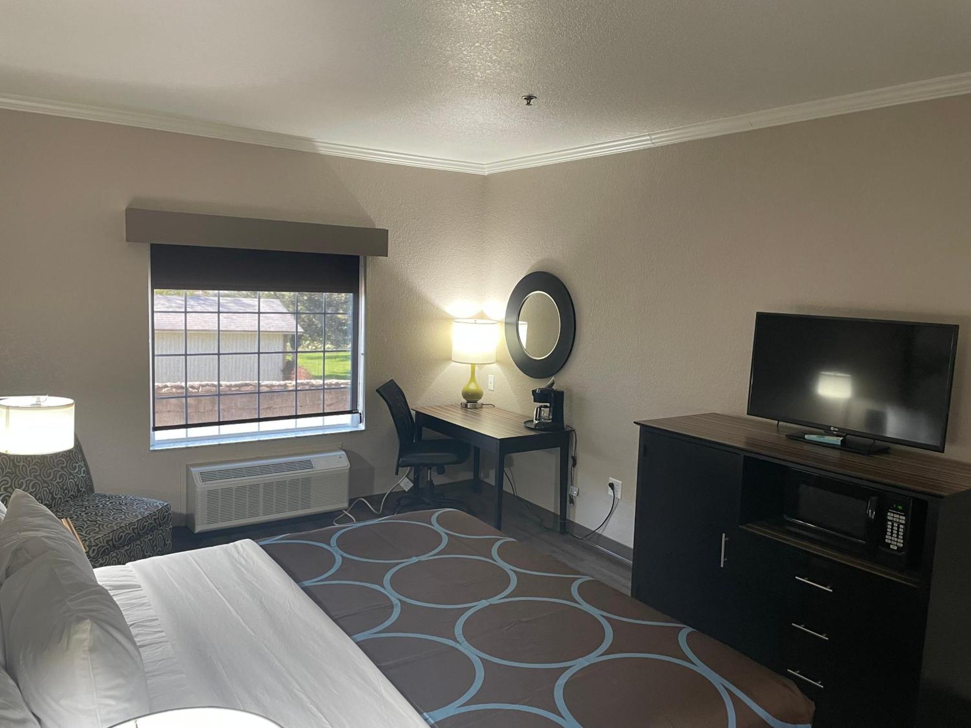 Super 8 By Wyndham San Antonio/Alamodome Area Otel Dış mekan fotoğraf