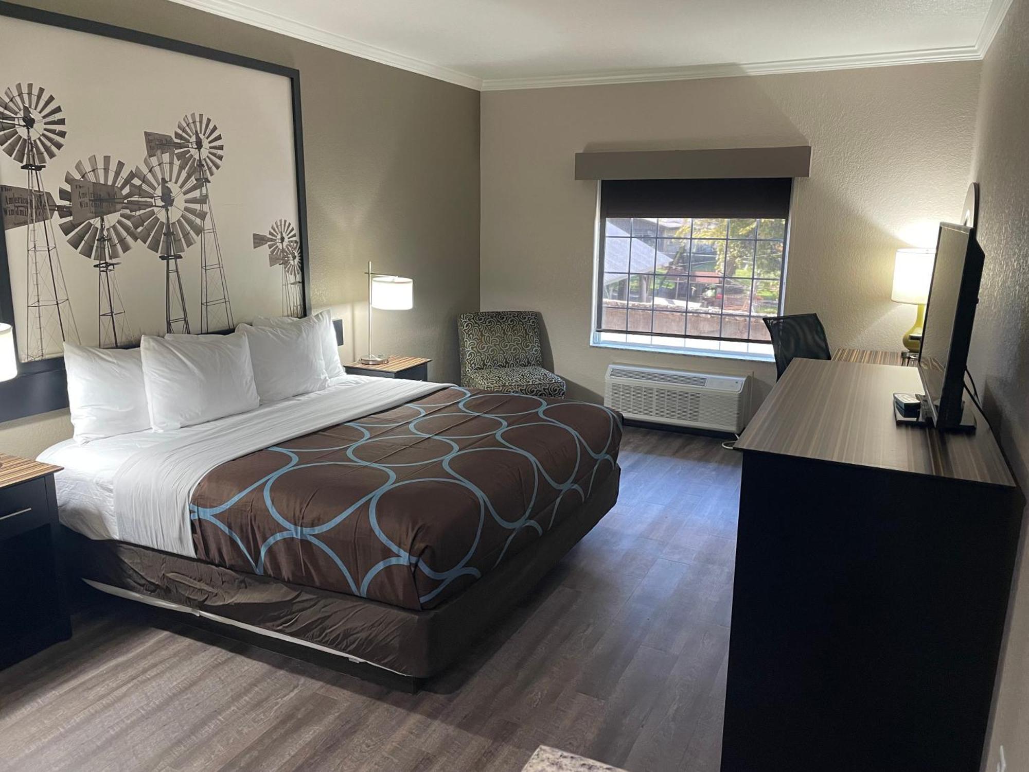 Super 8 By Wyndham San Antonio/Alamodome Area Otel Dış mekan fotoğraf