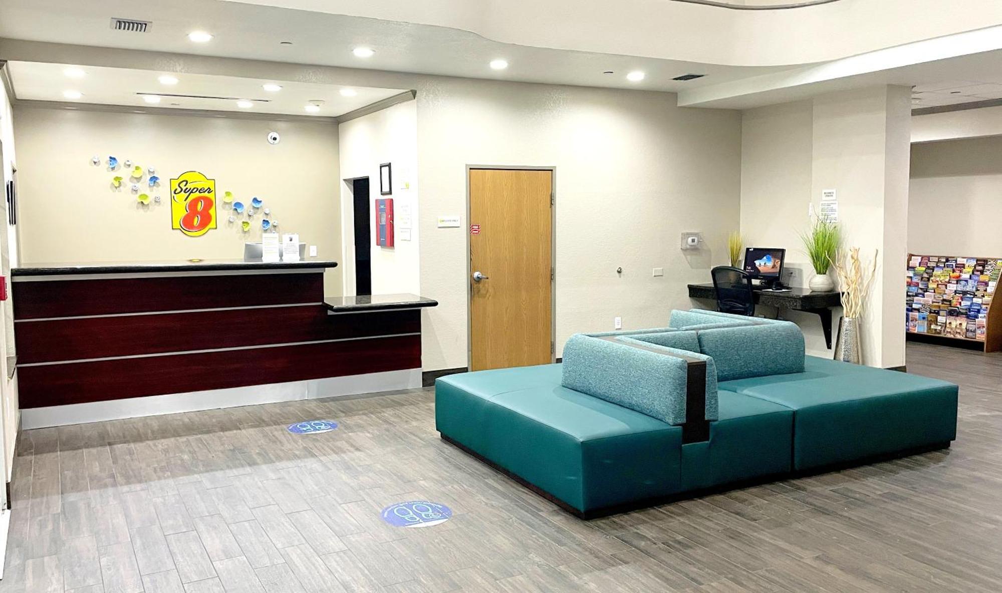 Super 8 By Wyndham San Antonio/Alamodome Area Otel Dış mekan fotoğraf