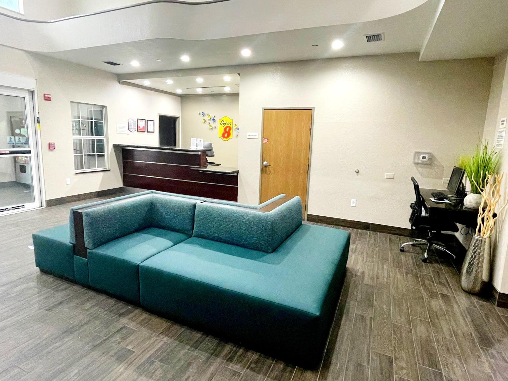 Super 8 By Wyndham San Antonio/Alamodome Area Otel Dış mekan fotoğraf
